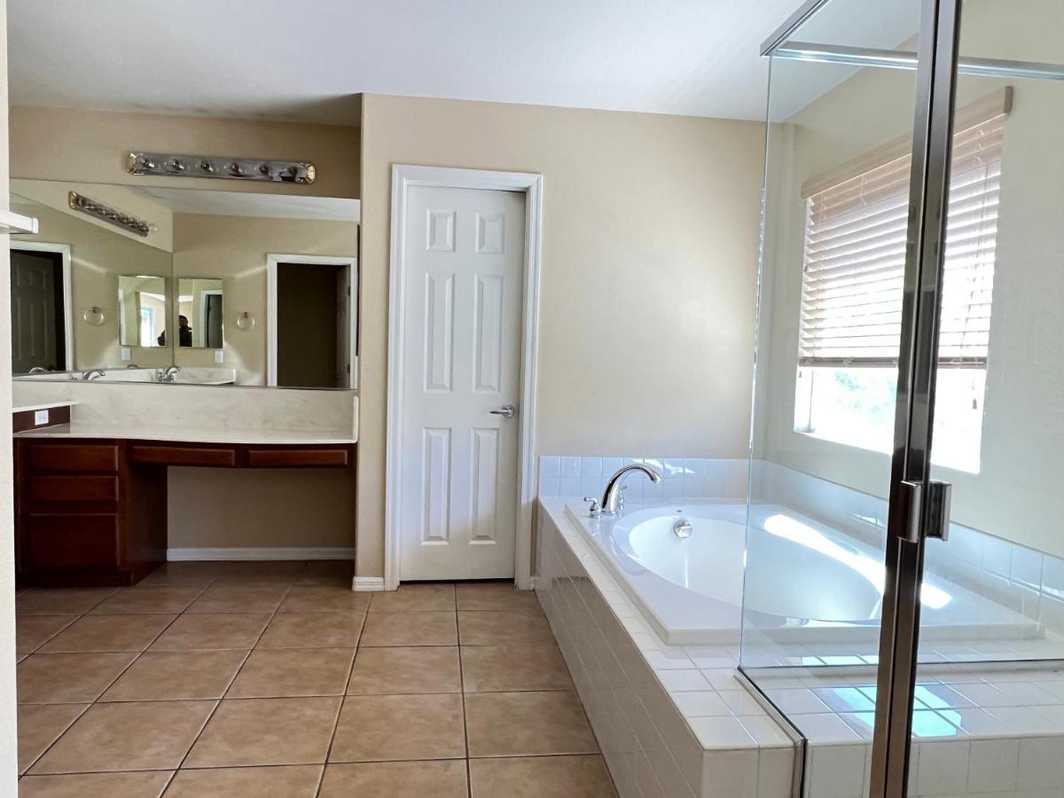 Viv's Peaceful Oasis 4 Bedroom In Summerlin Close To Redrock *