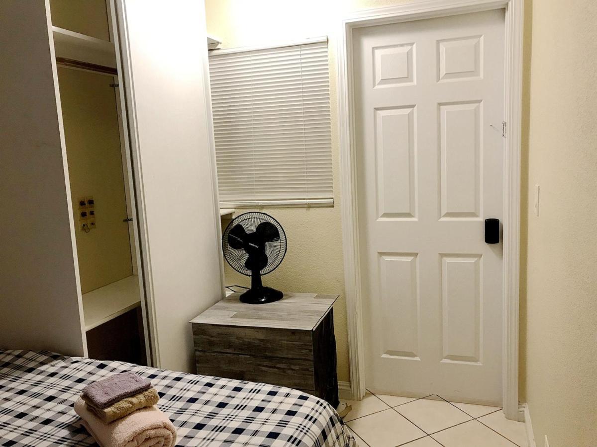 New Bedroom Queen Size Bed At Vegas For Rent-4 Homestay