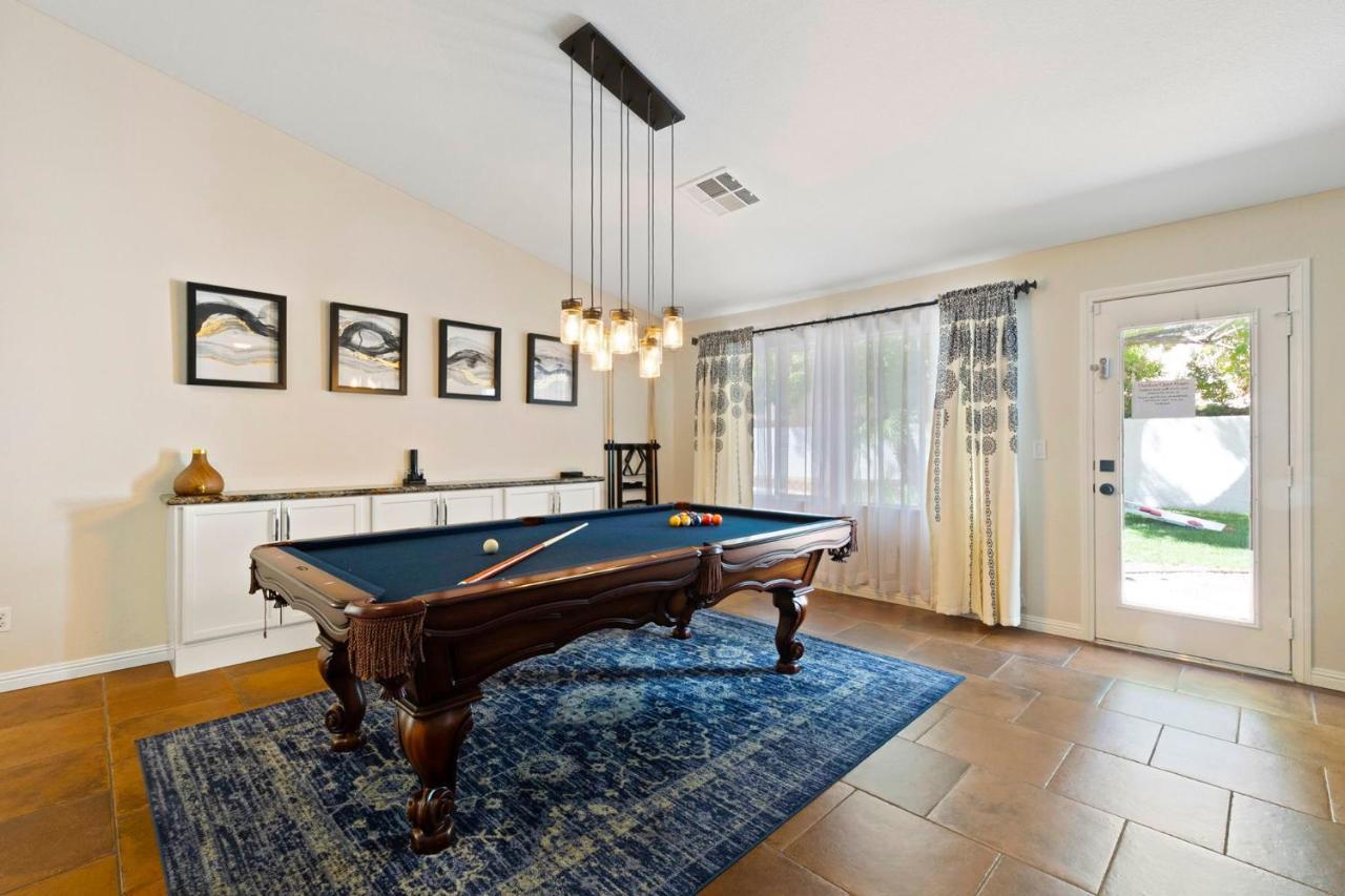 Ultimate Vacation: A Luxurious Oasis With A Pool! Holiday home