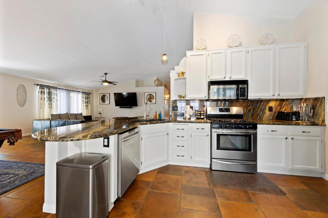 Ultimate Vacation: A Luxurious Oasis With A Pool! Holiday home Las Vegas