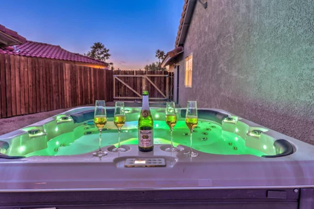 Holiday home 1 Story, 3 Bedroom W Hot Tub, Pool Grill, Firepit Las Vegas