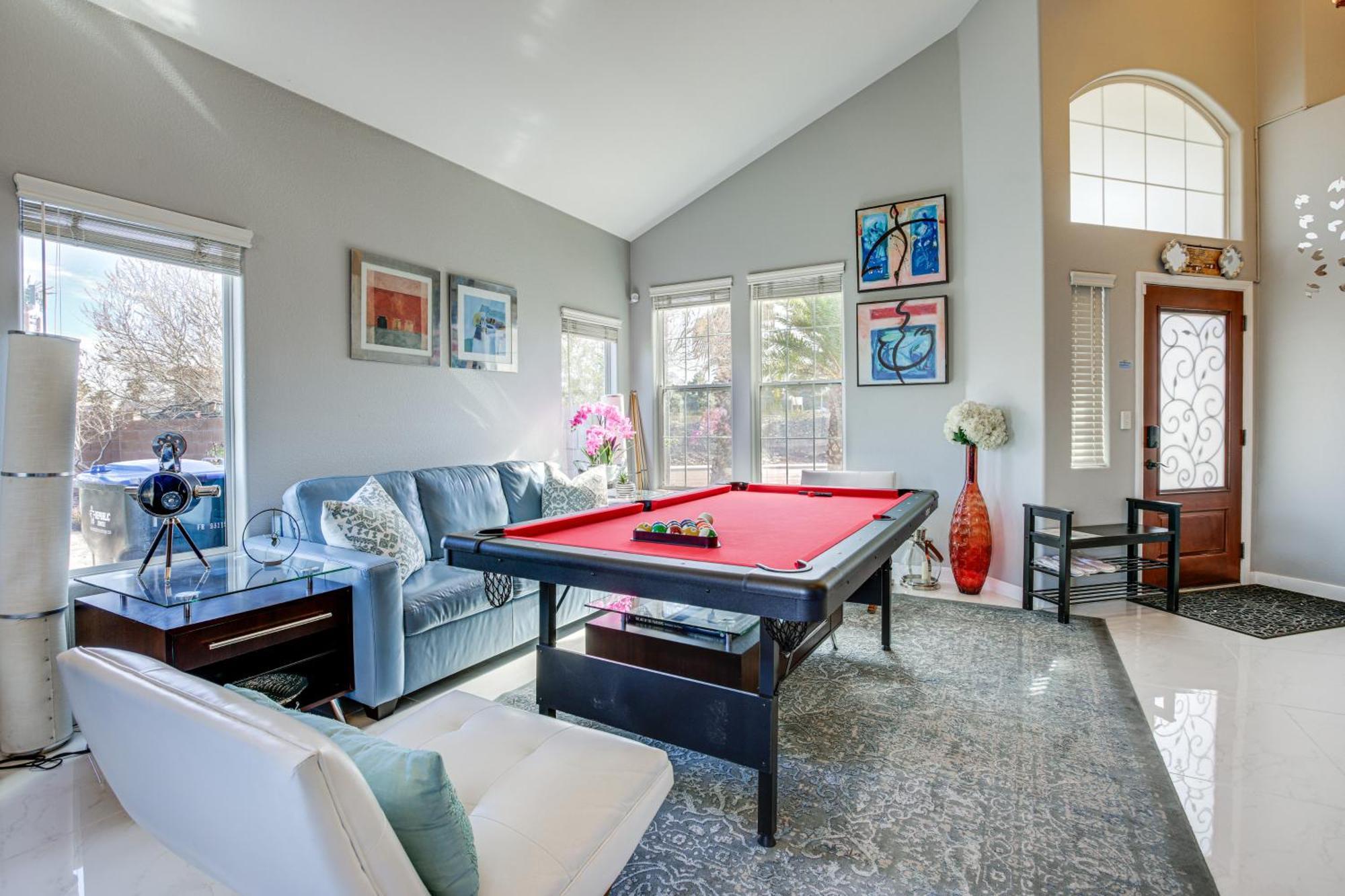 Luxe Henderson Retreat With Pool - 13 Mi To Strip! Holiday home Las Vegas