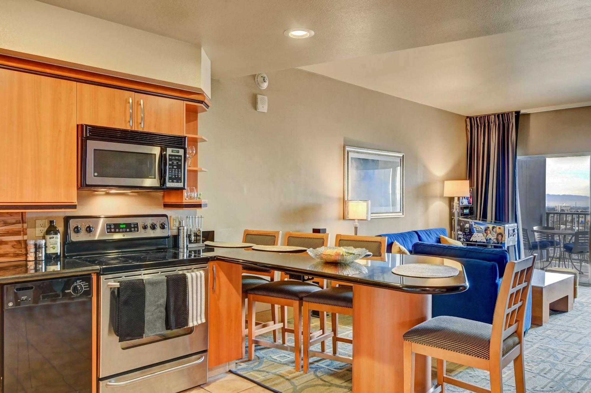 Diligence At The Platinum - No Fees And Free Parking Aparthotel *