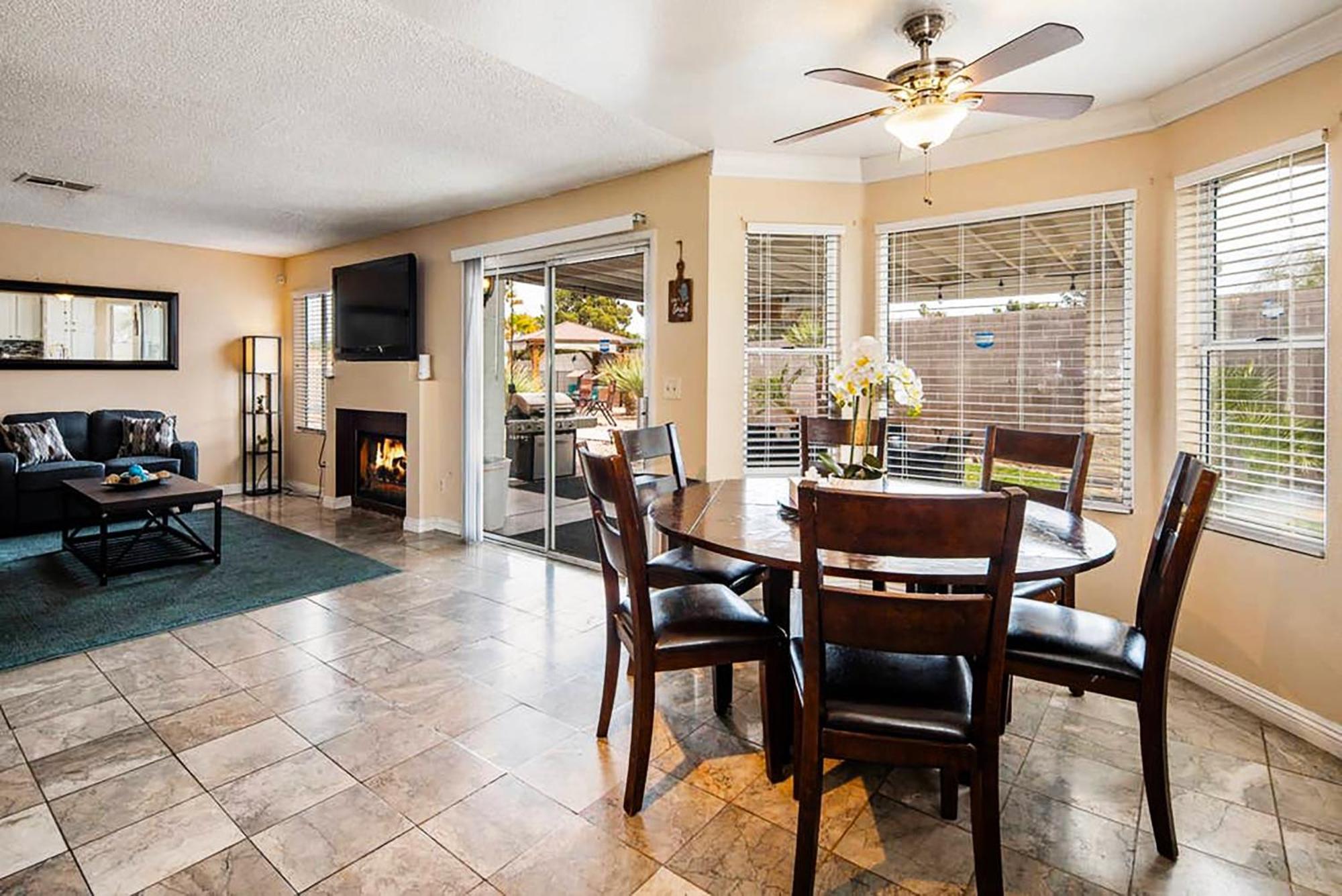 Vegas Getaway, Pool, Basket Ball, Games, Cook Holiday home Las Vegas