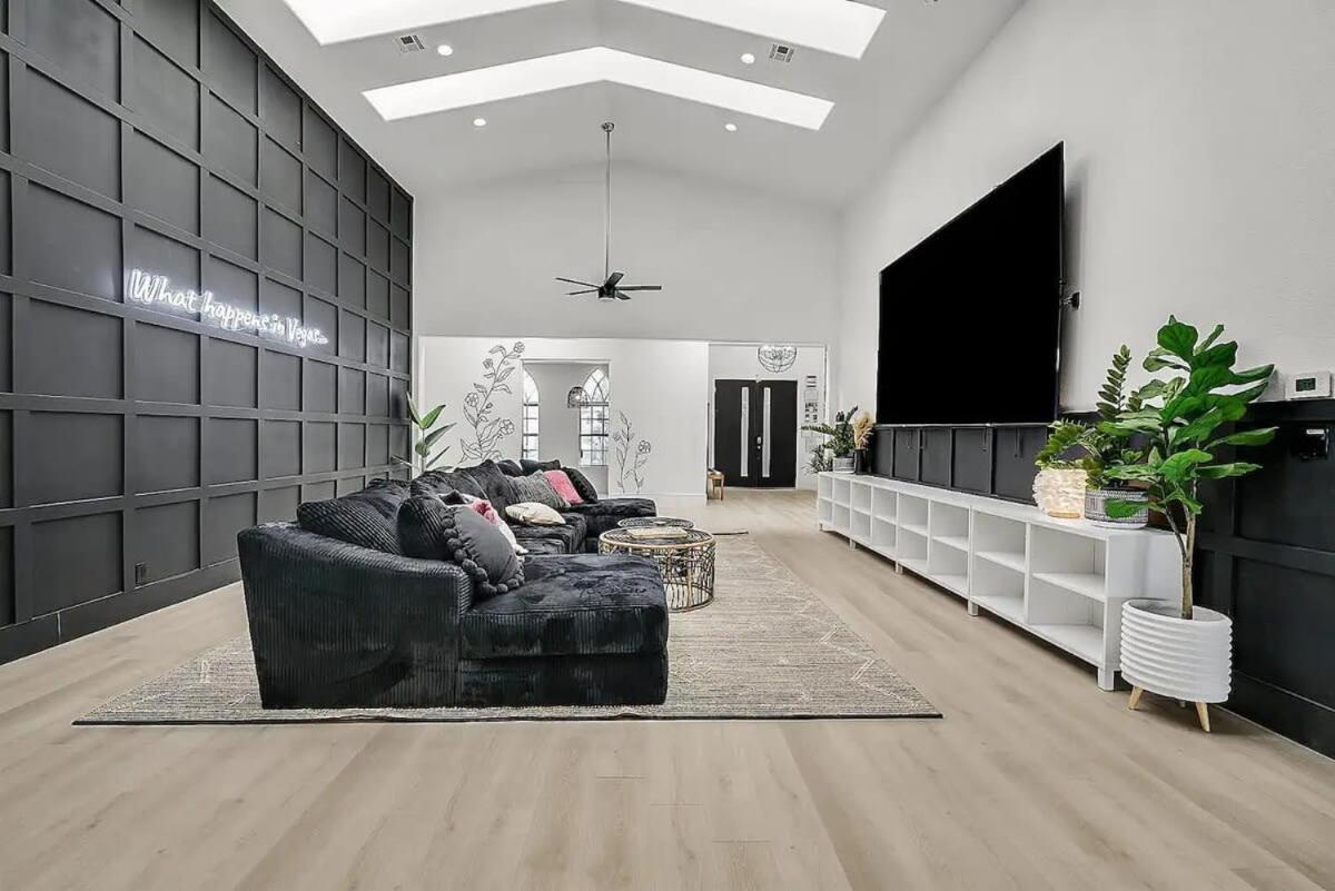 Villa Luxurious 7br Mansion W Pool, Gym, & Casita Las Vegas