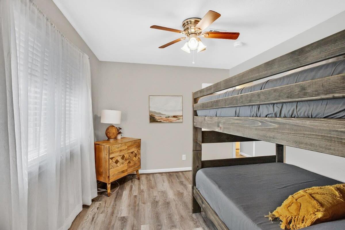 Holiday home 3br, 1 Story W Hot Tub, Grill, Sleeps 6 Las Vegas