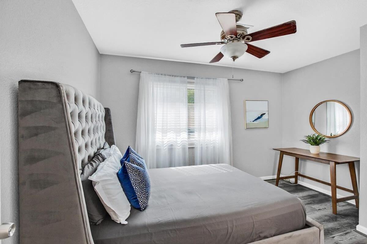 Holiday home 3br, 1 Story W Hot Tub, Grill, Sleeps 6 *