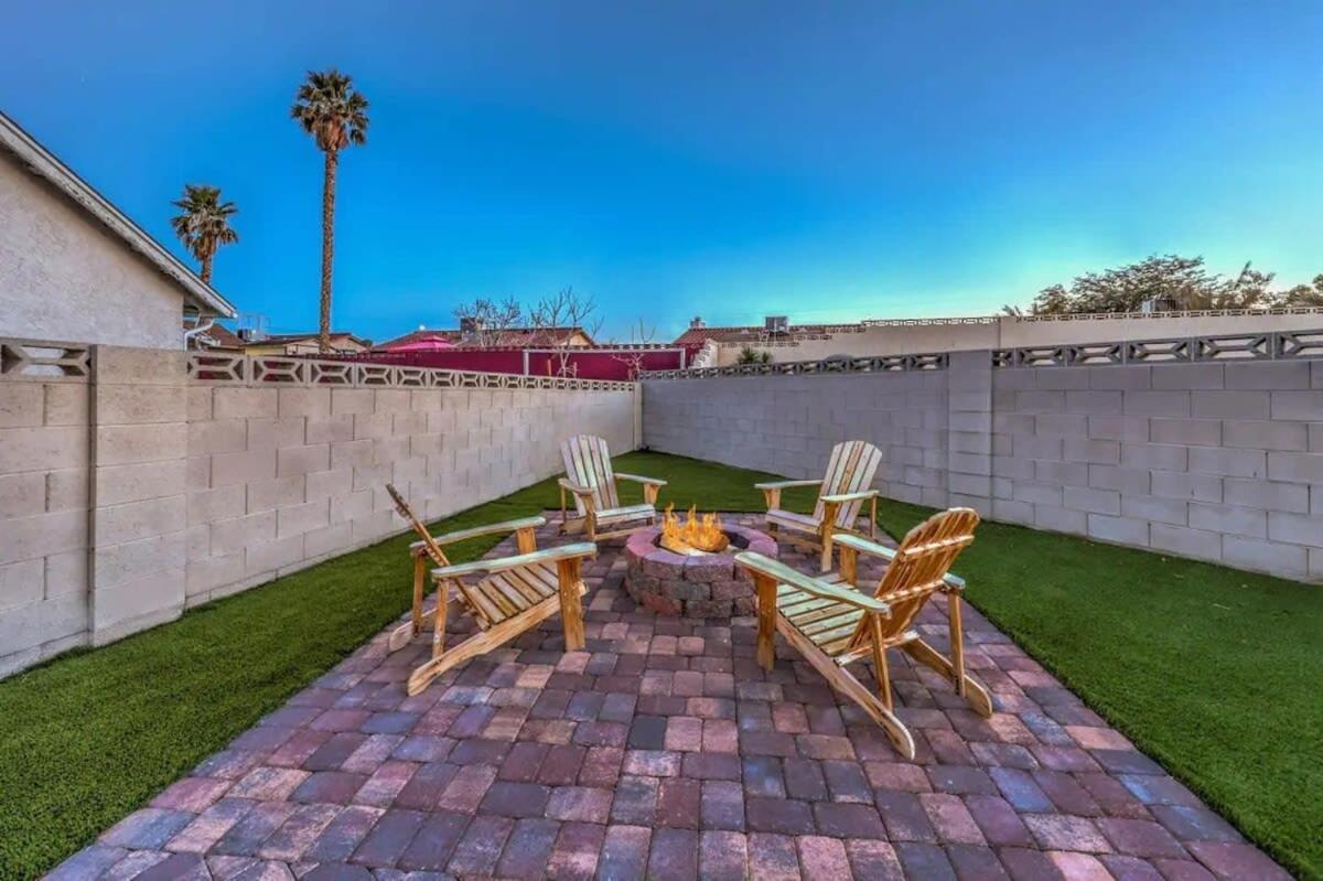 1 Story, 3 Bedroom W Hot Tub, Pool Grill, Firepit Holiday home Las Vegas