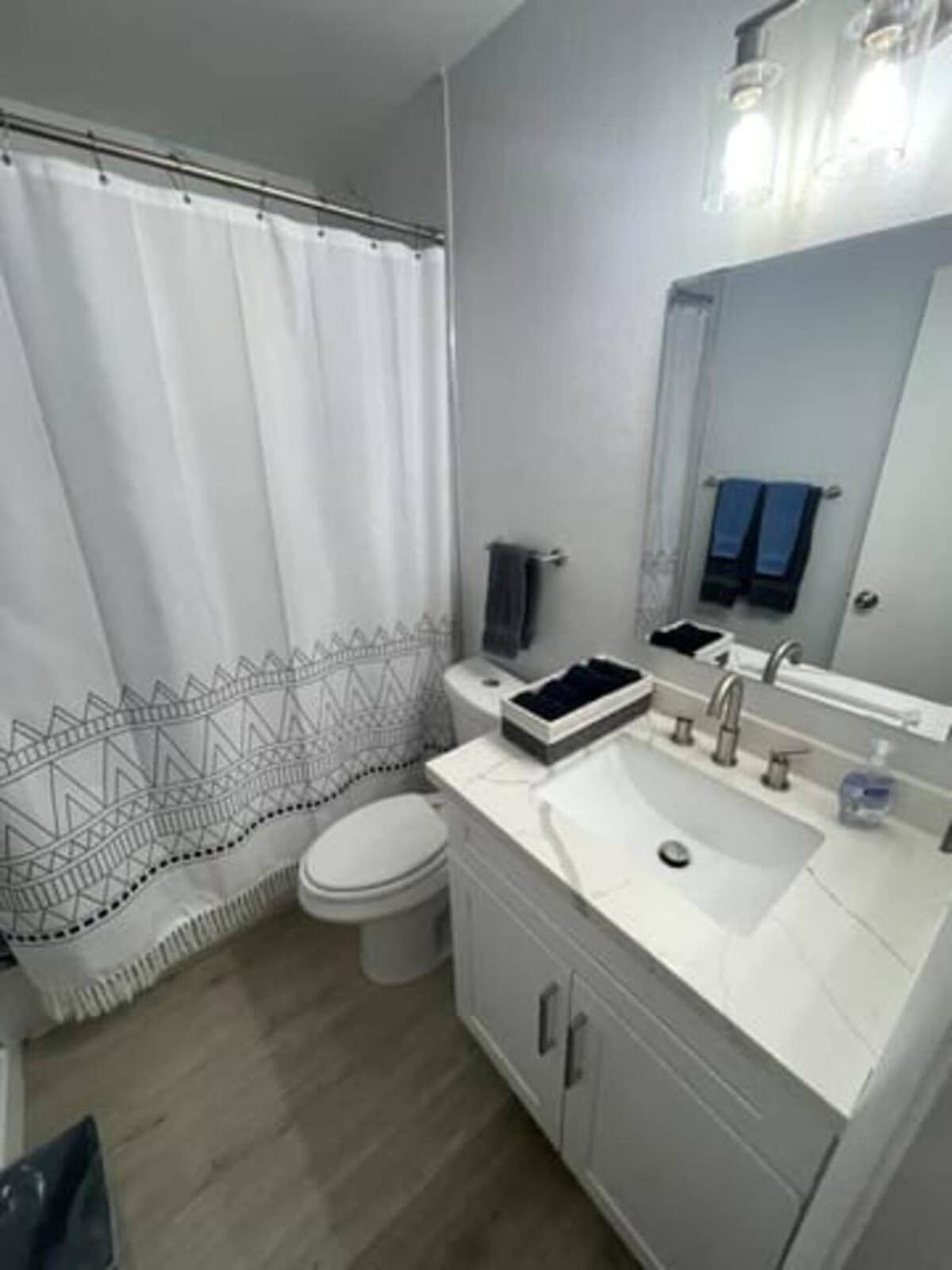 1 Story, 3 Bedroom W Hot Tub, Pool Grill, Firepit Las Vegas