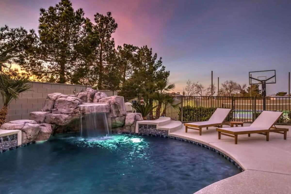 Luxurious 7br Mansion W Pool, Gym, & Casita Villa *