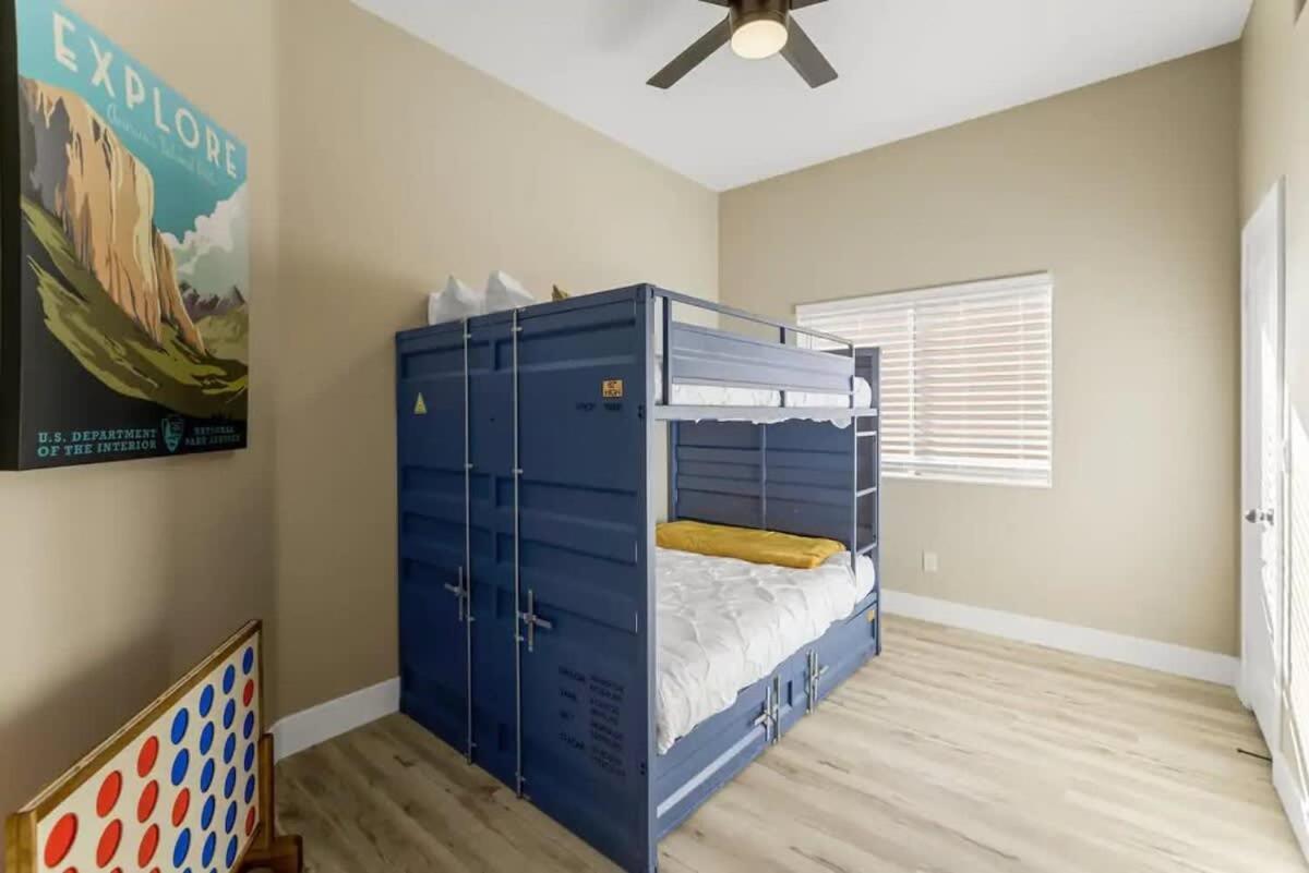 1-story Getaway W Pool, Jacuzzi & Firepit, Sleeps 10 Las Vegas