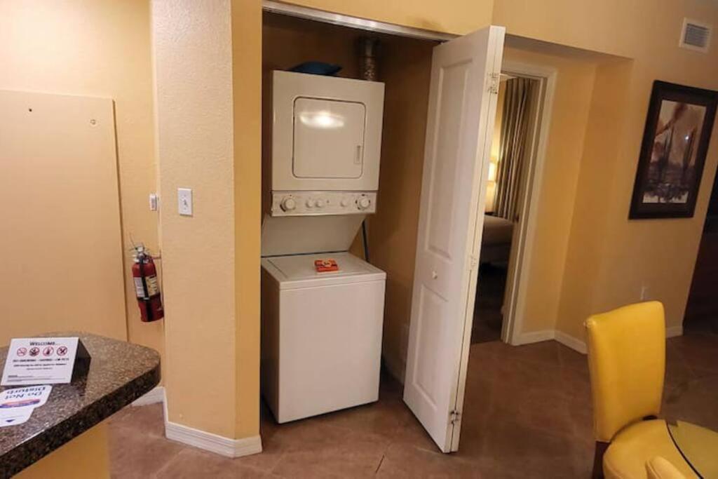 Vegas Modern Suite+amenities