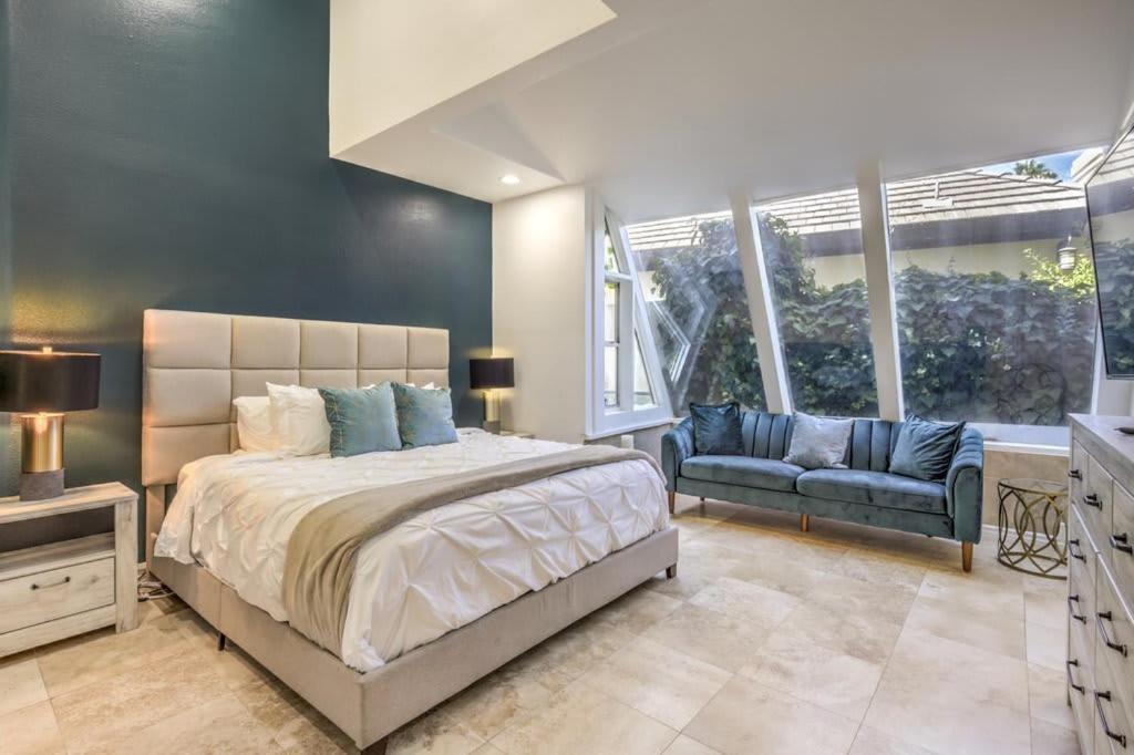 Greens- 5,700sf Luxury Vegas Pool *