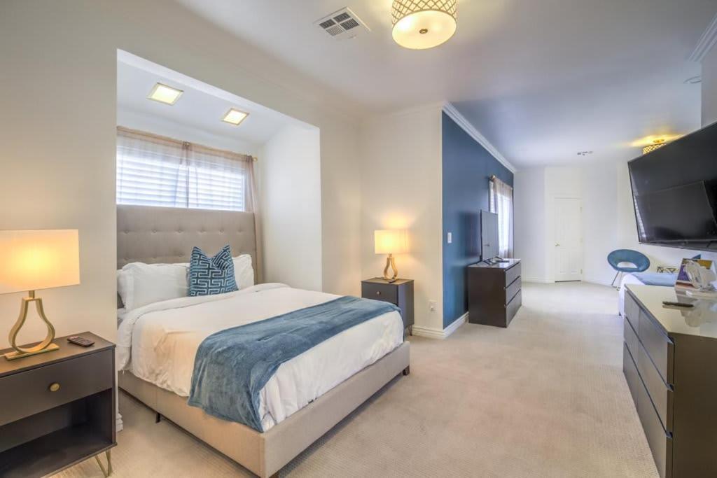 Greens- 5,700sf Luxury Vegas Pool Villa