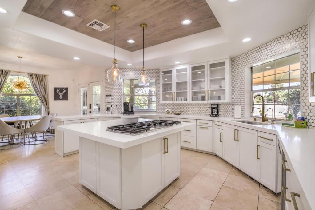 Greens- 5,700sf Luxury Vegas Pool