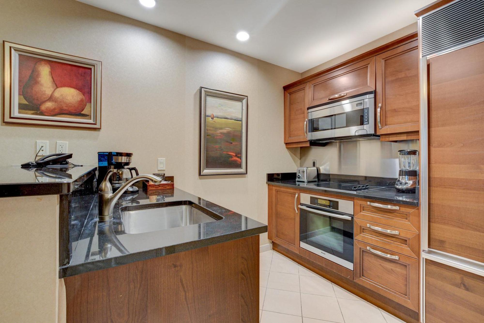 29Th Ph Mgm Signature Suite With A Massive Balcony Las Vegas