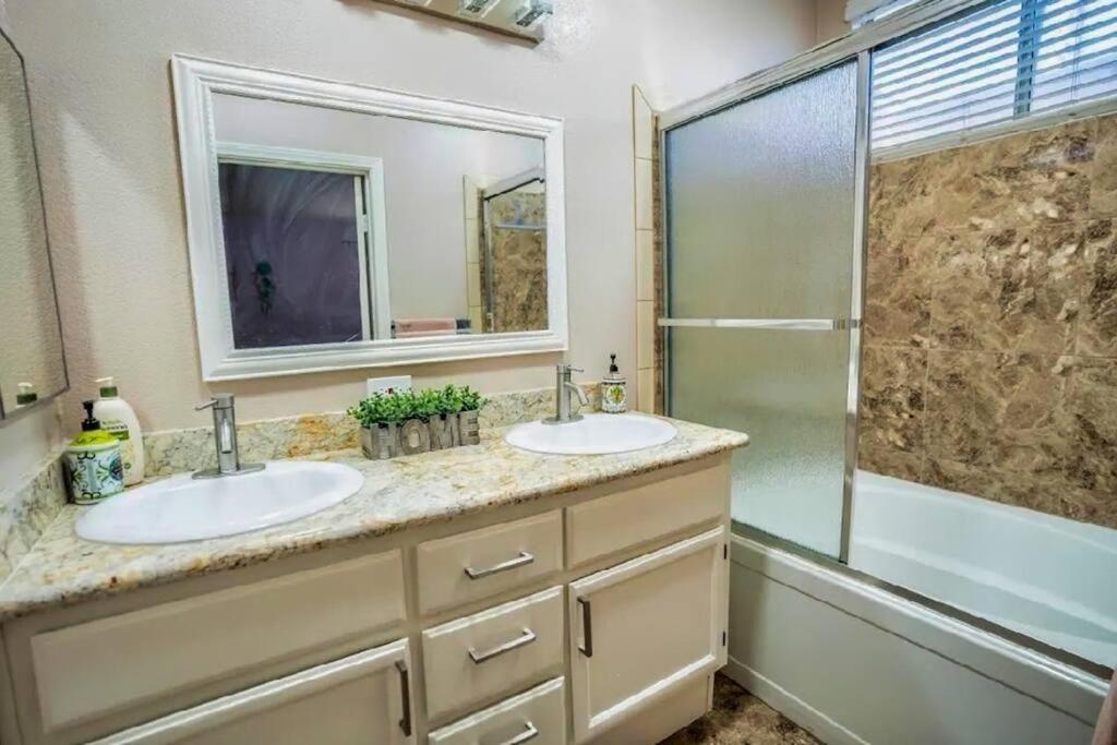 Villa Pet Friendly Rancher With Pool/sw Vegas Las Vegas