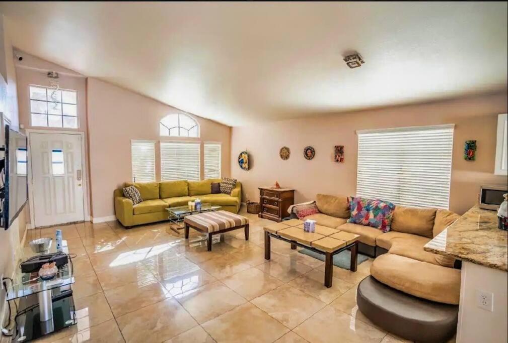 Villa Pet Friendly Rancher With Pool/sw Vegas
