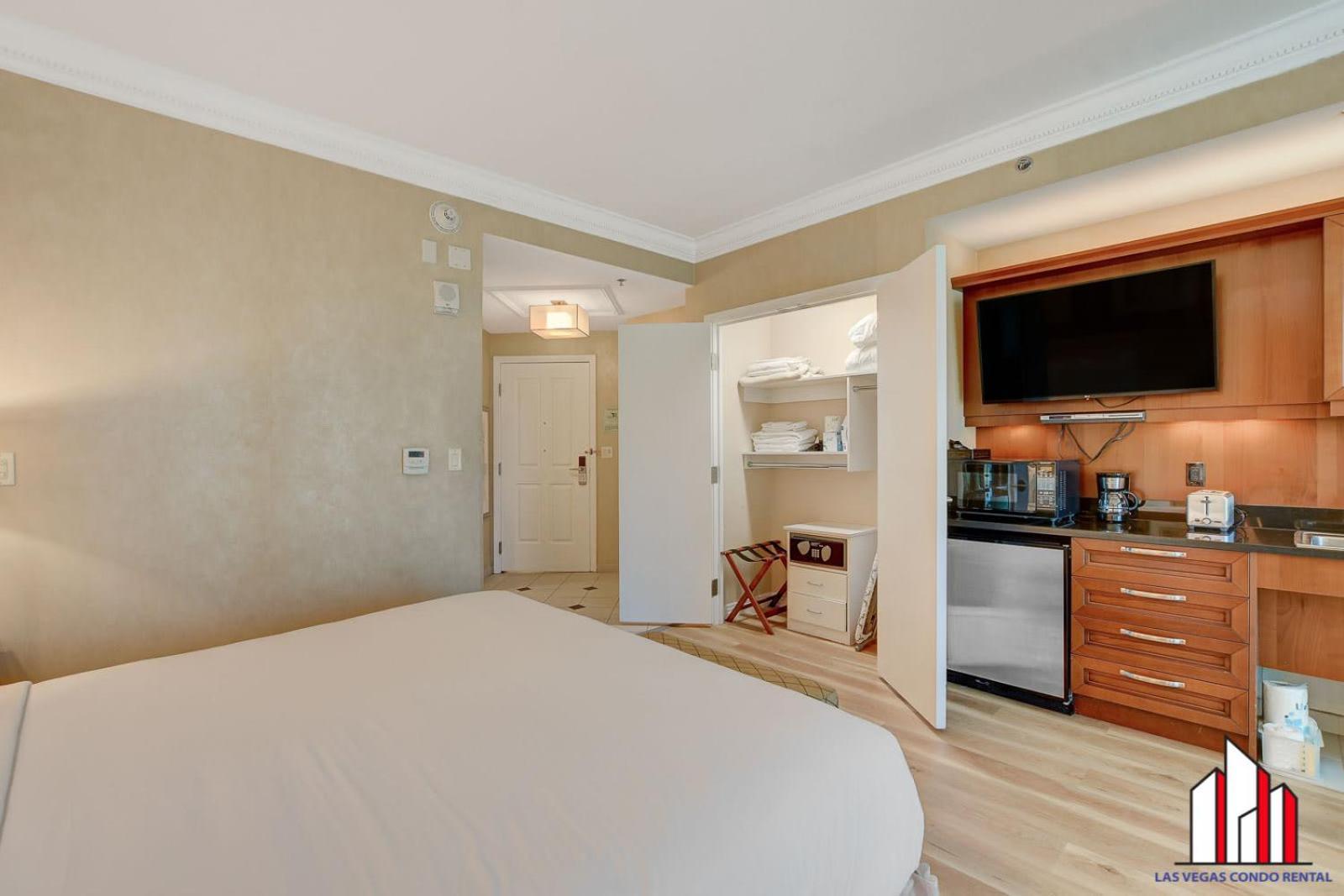 Holiday home Mgm Signature-07-607 Accessible Strip View Balcony *