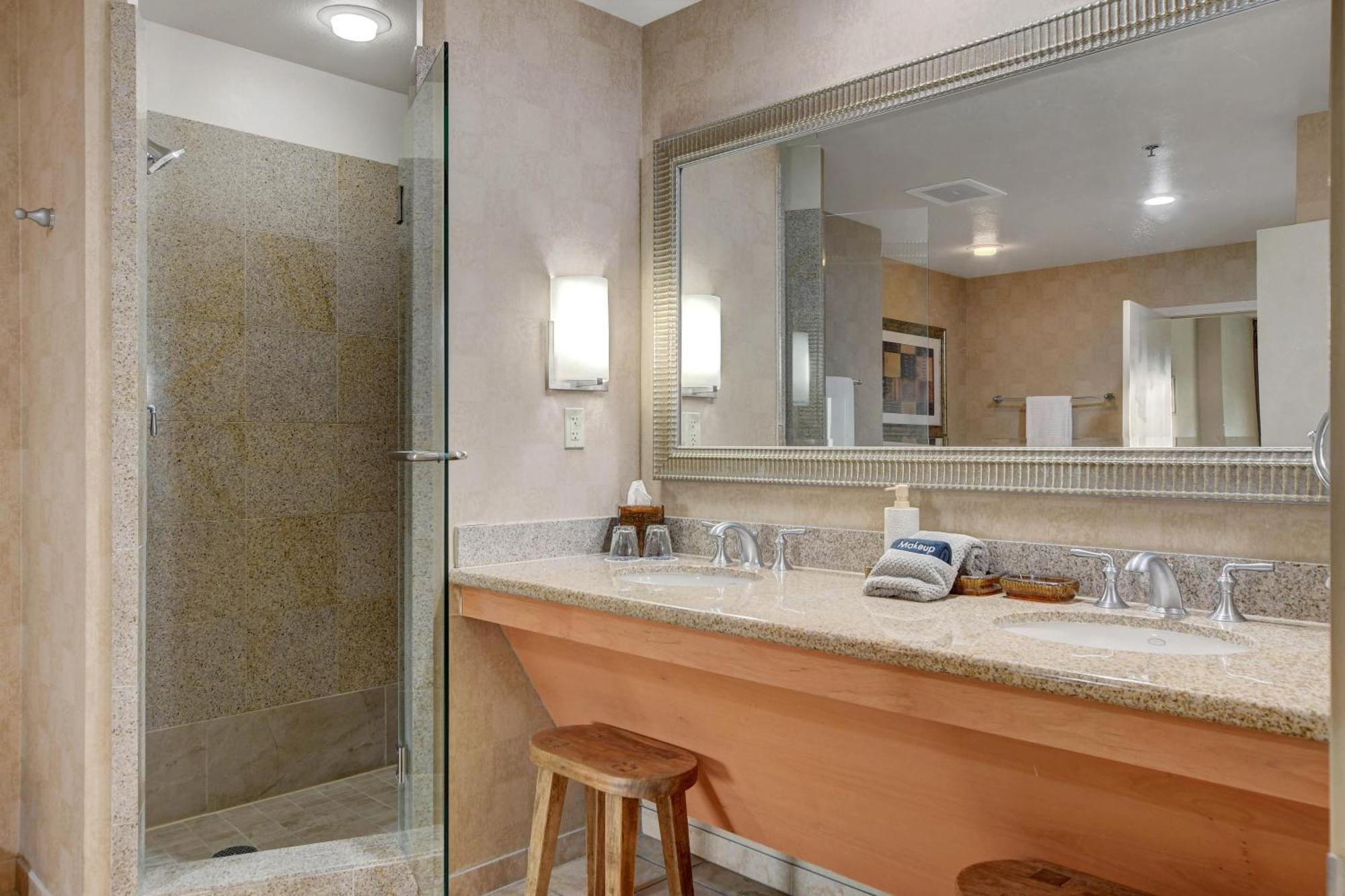 Diligence At The Platinum - No Fees And Free Parking Aparthotel *