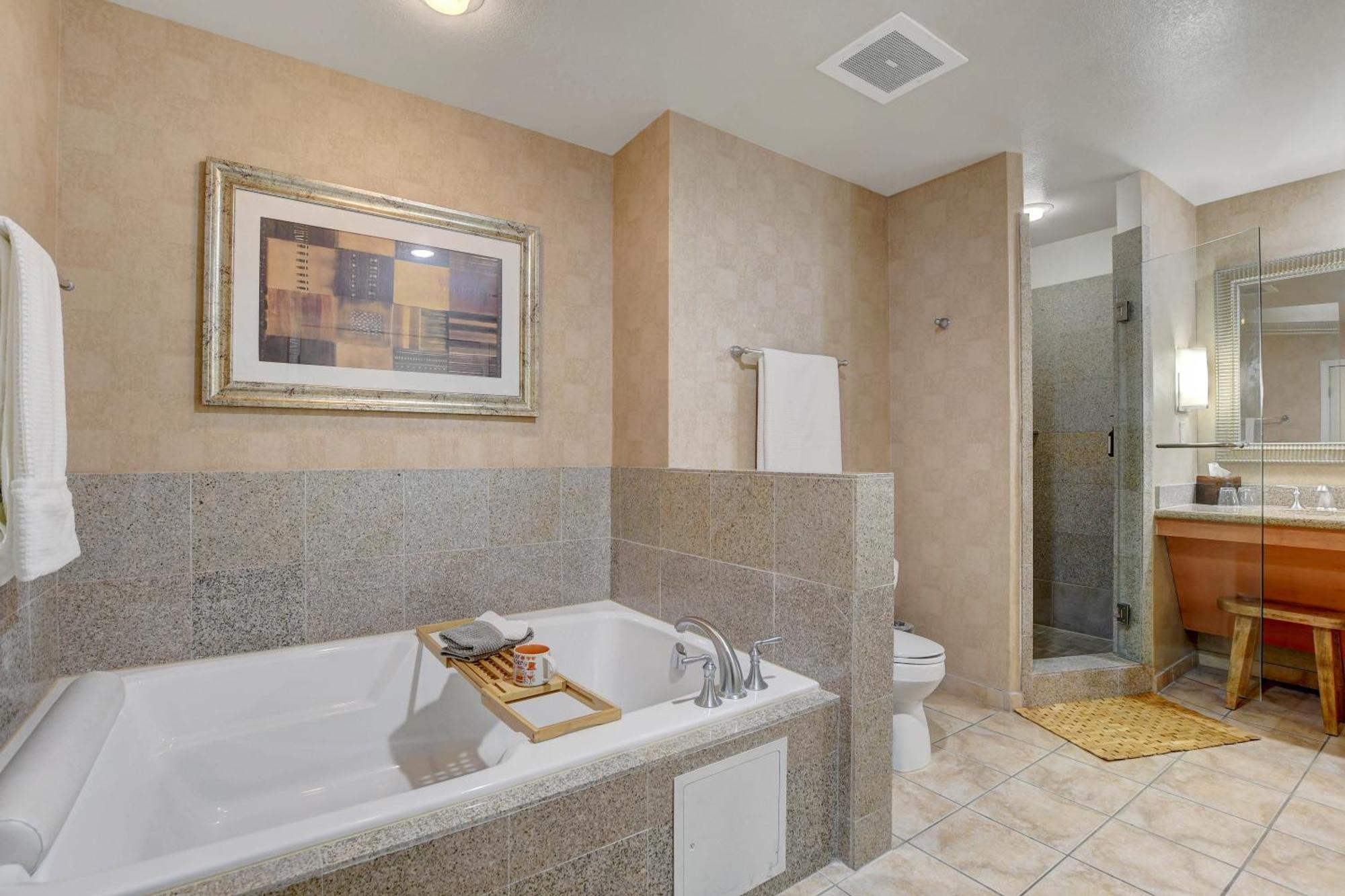 Diligence At The Platinum - No Fees And Free Parking *