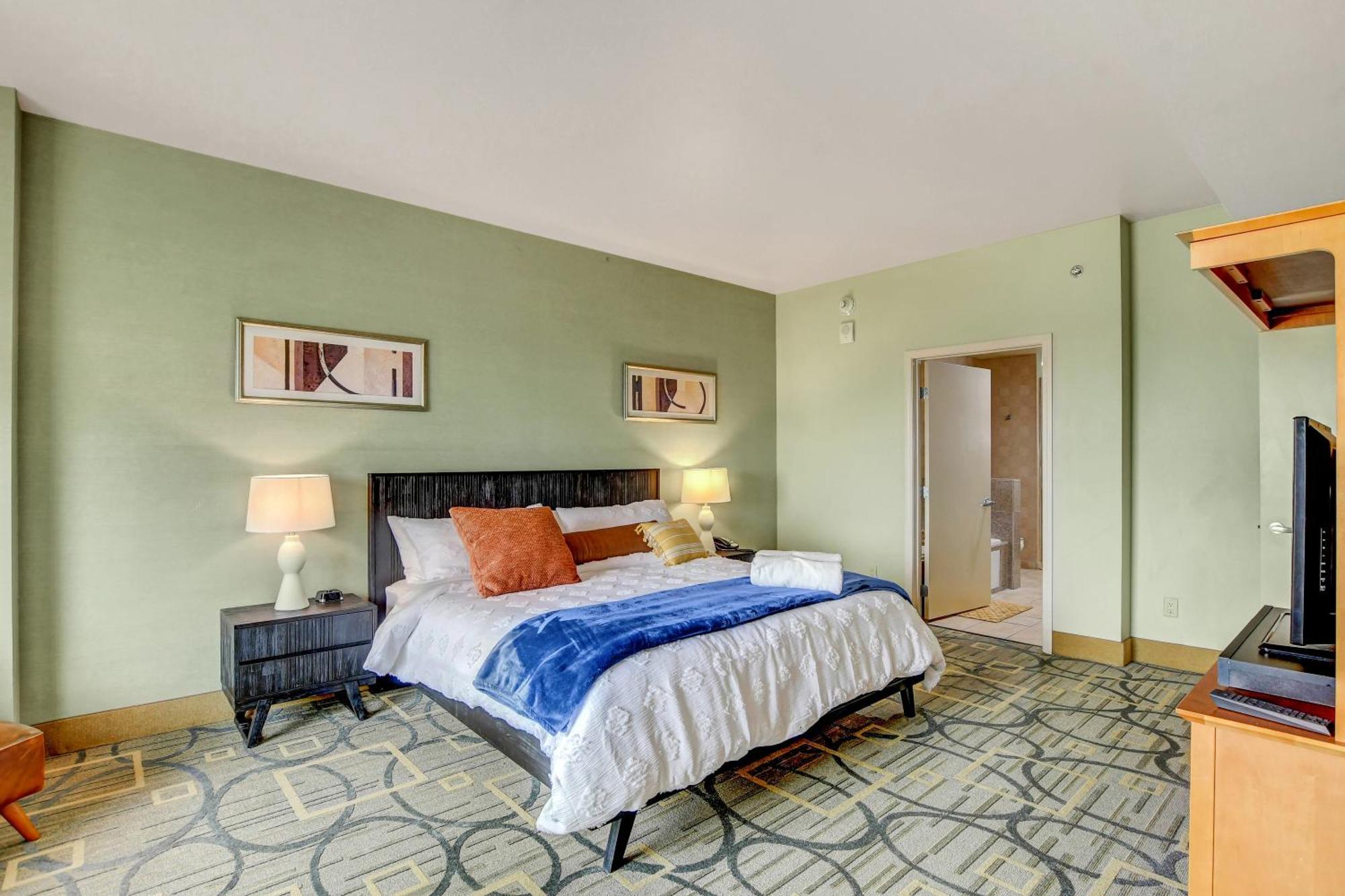 Diligence At The Platinum - No Fees And Free Parking