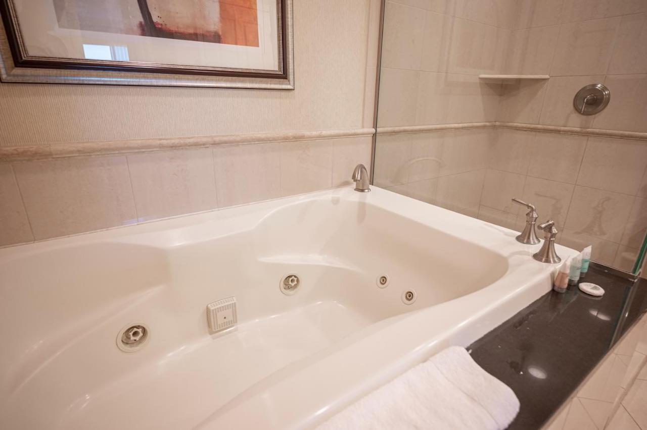 Holiday home No Fee Strip View Balcony+free Valet+ Pool *