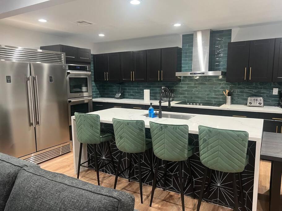 Villa The Peacock - 8 Bdr 4 Bth 14 Bds