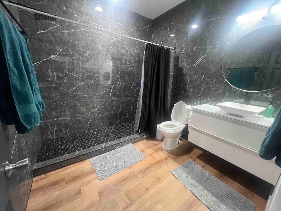 The Peacock - 8 Bdr 4 Bth 14 Bds Villa Las Vegas
