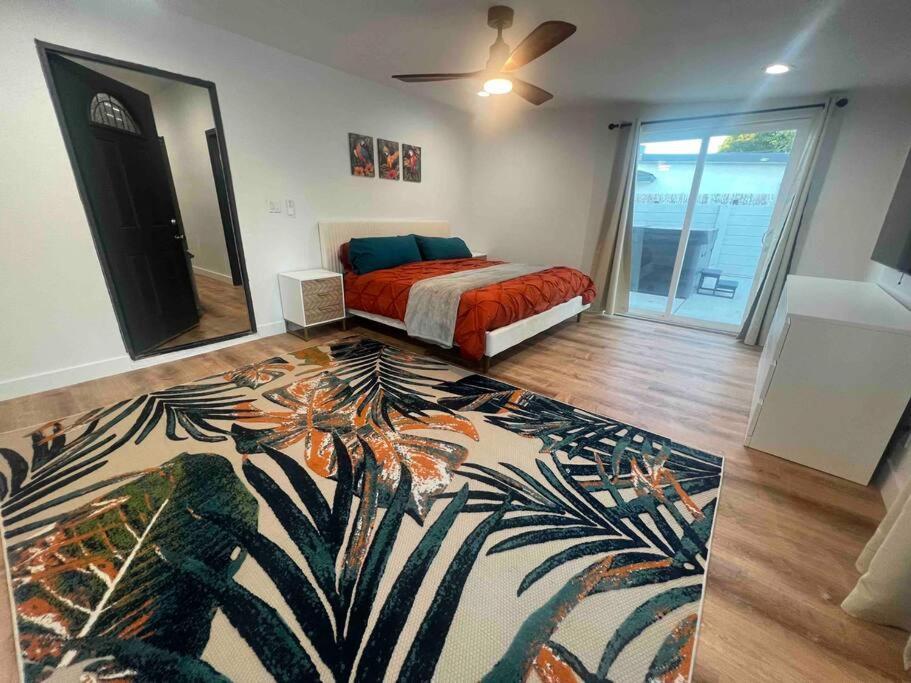 The Peacock - 8 Bdr 4 Bth 14 Bds * Las Vegas