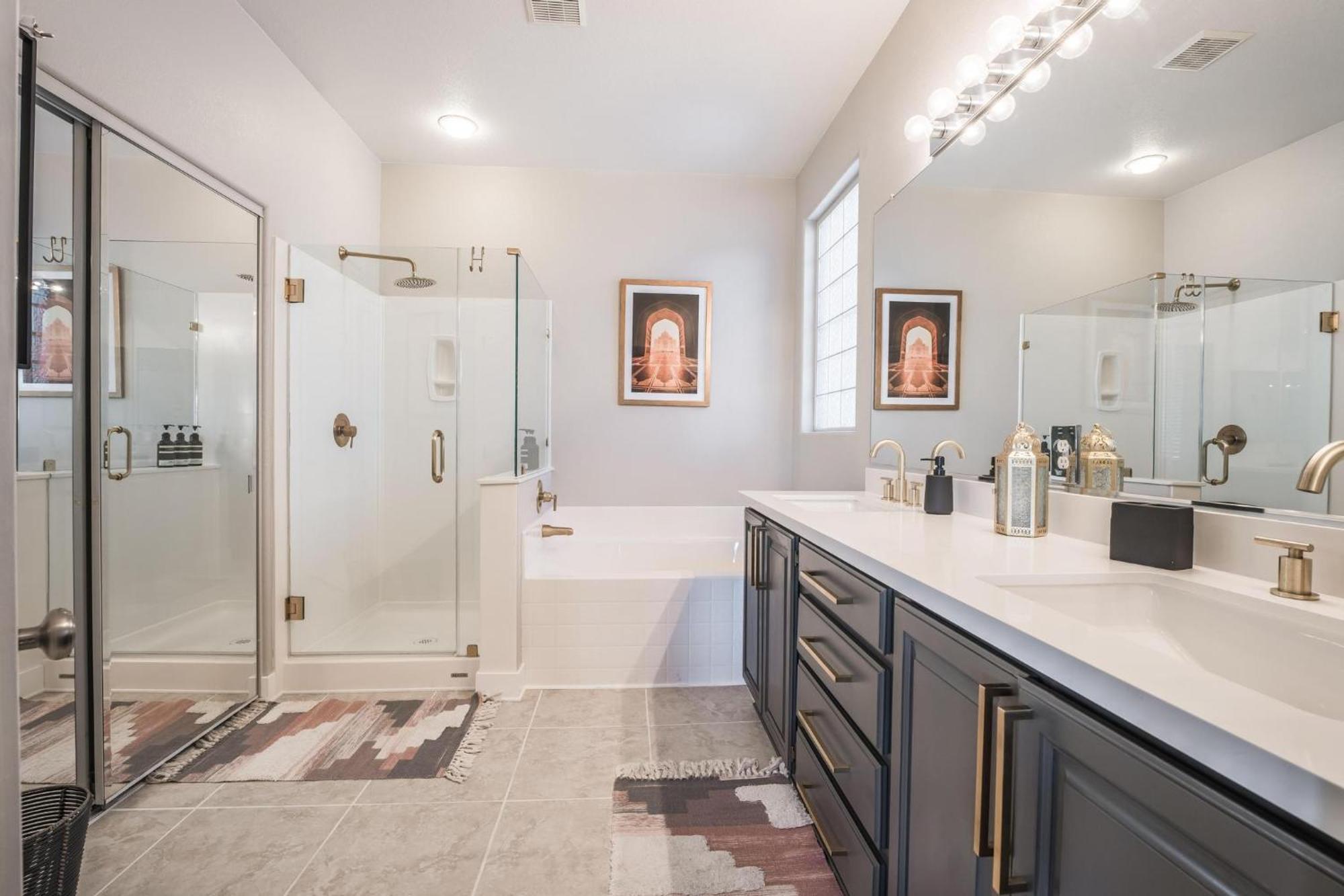 Vegas-style Desert Luxury: Themed Bedrooms, Game Room, Fire Pit & Jacuzzi. Only 20 Min To The Strip! Villa *