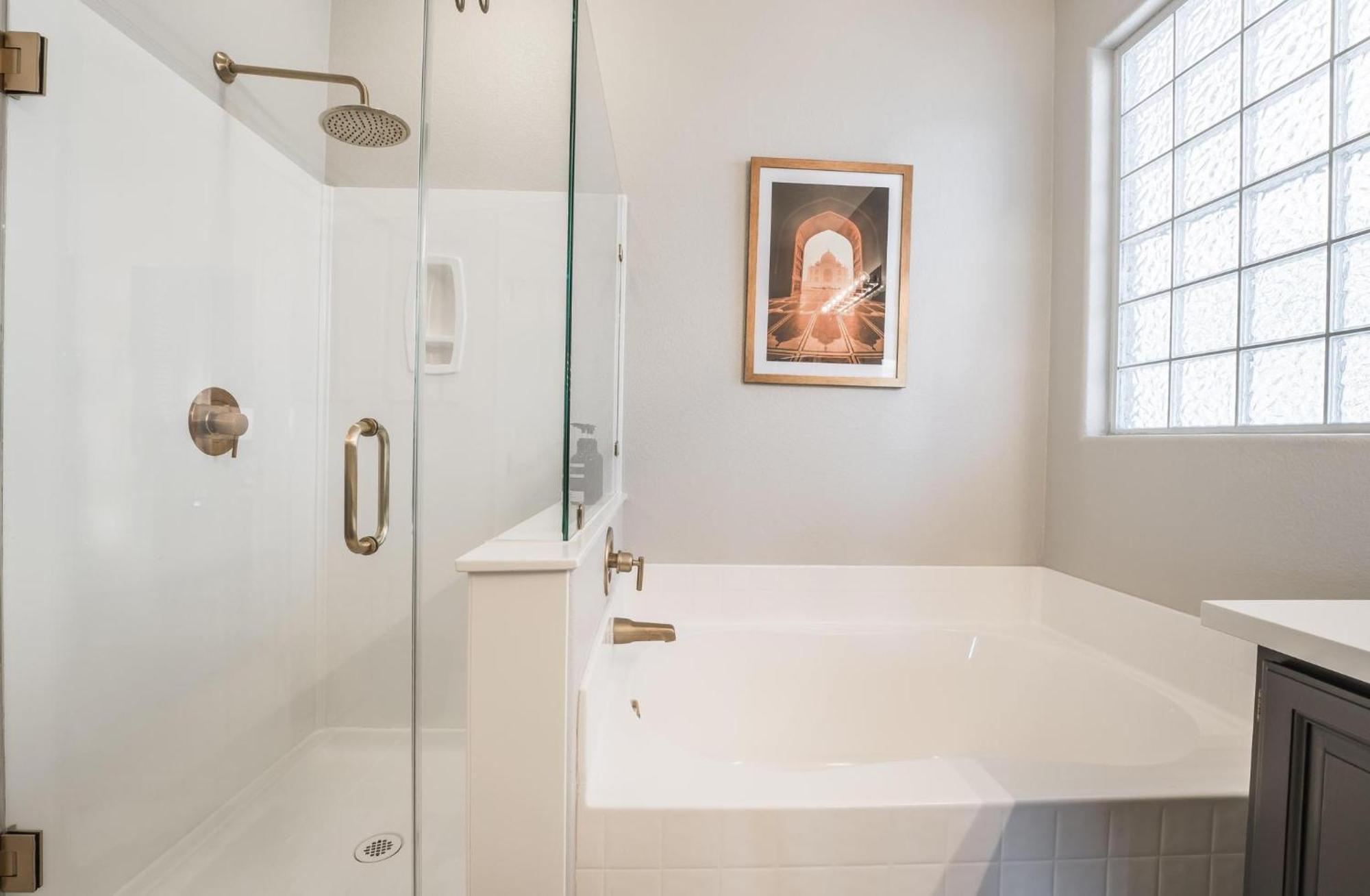 Vegas-style Desert Luxury: Themed Bedrooms, Game Room, Fire Pit & Jacuzzi. Only 20 Min To The Strip! Villa