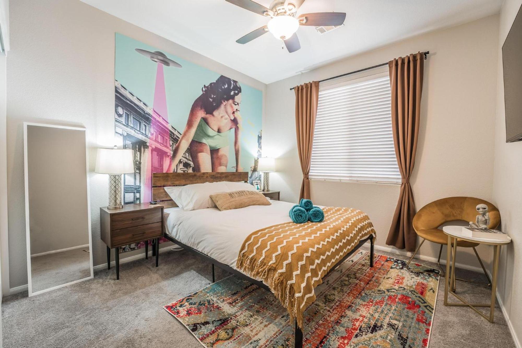 Vegas-style Desert Luxury: Themed Bedrooms, Game Room, Fire Pit & Jacuzzi. Only 20 Min To The Strip! Las Vegas