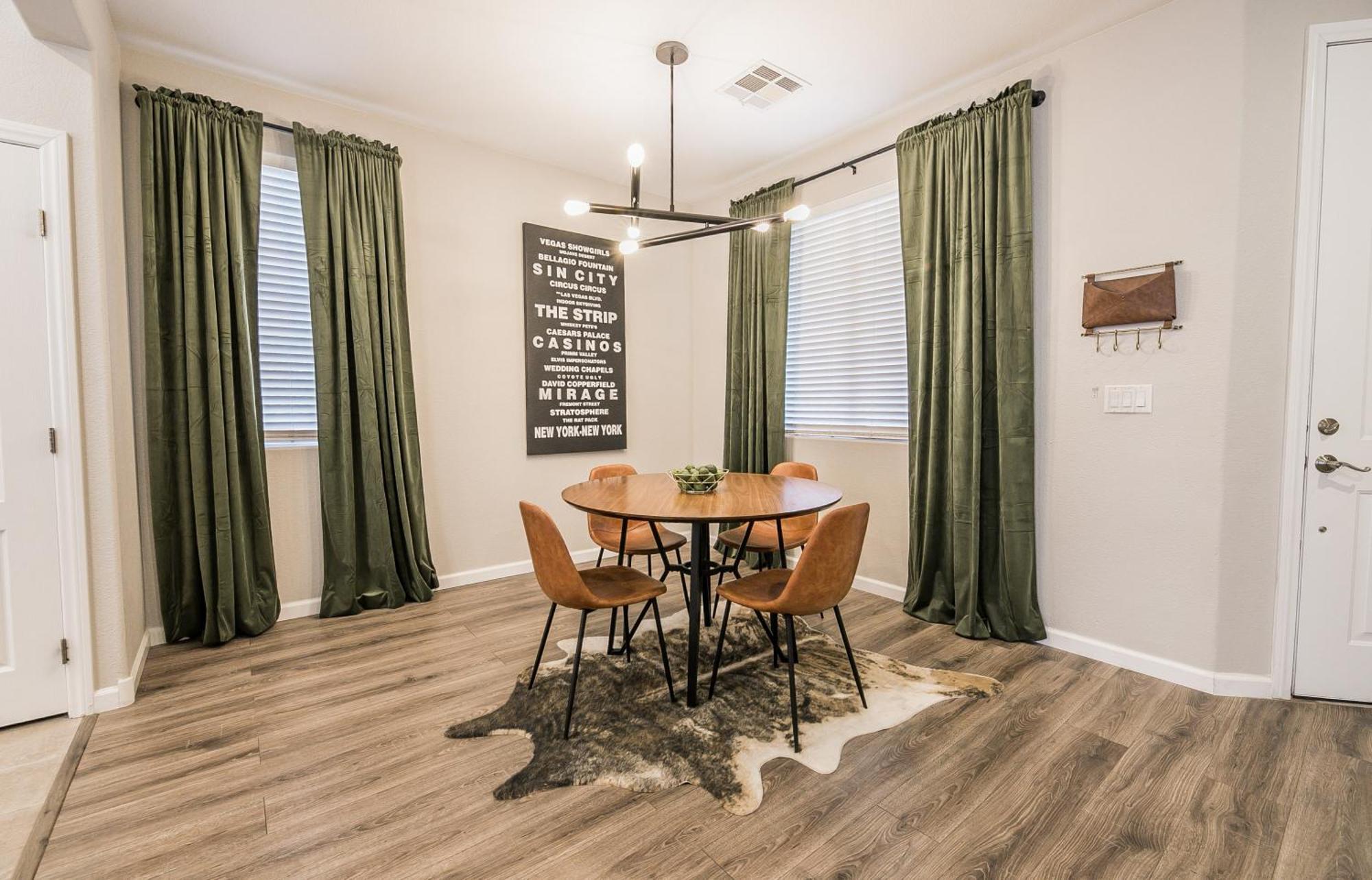 Vegas-style Desert Luxury: Themed Bedrooms, Game Room, Fire Pit & Jacuzzi. Only 20 Min To The Strip!