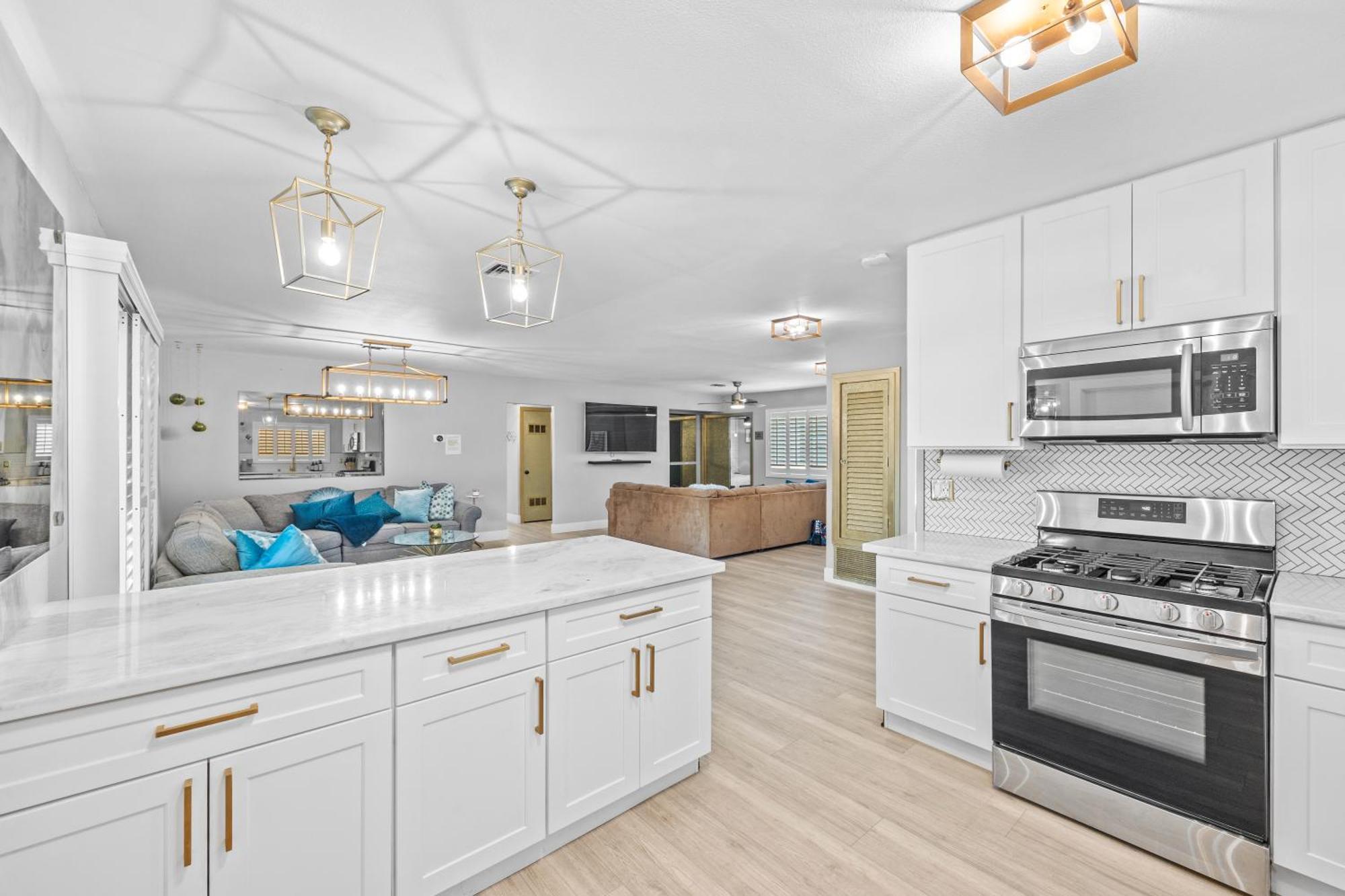 Close To Strip, King Beds, Pool, Bbq, Modern Holiday home Las Vegas