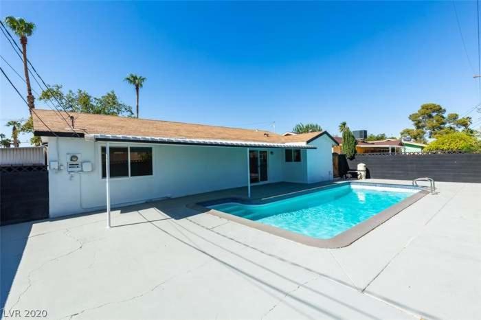 Holiday home Close To Strip, King Beds, Pool, Bbq, Modern *