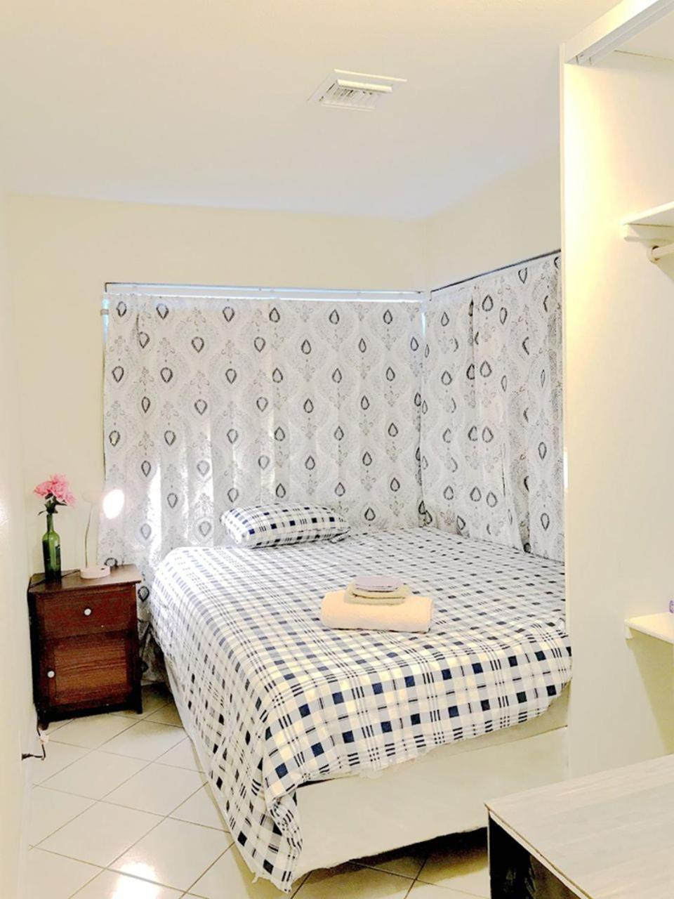 New Bedroom Queen Size Bed At Vegas For Rent-4 *