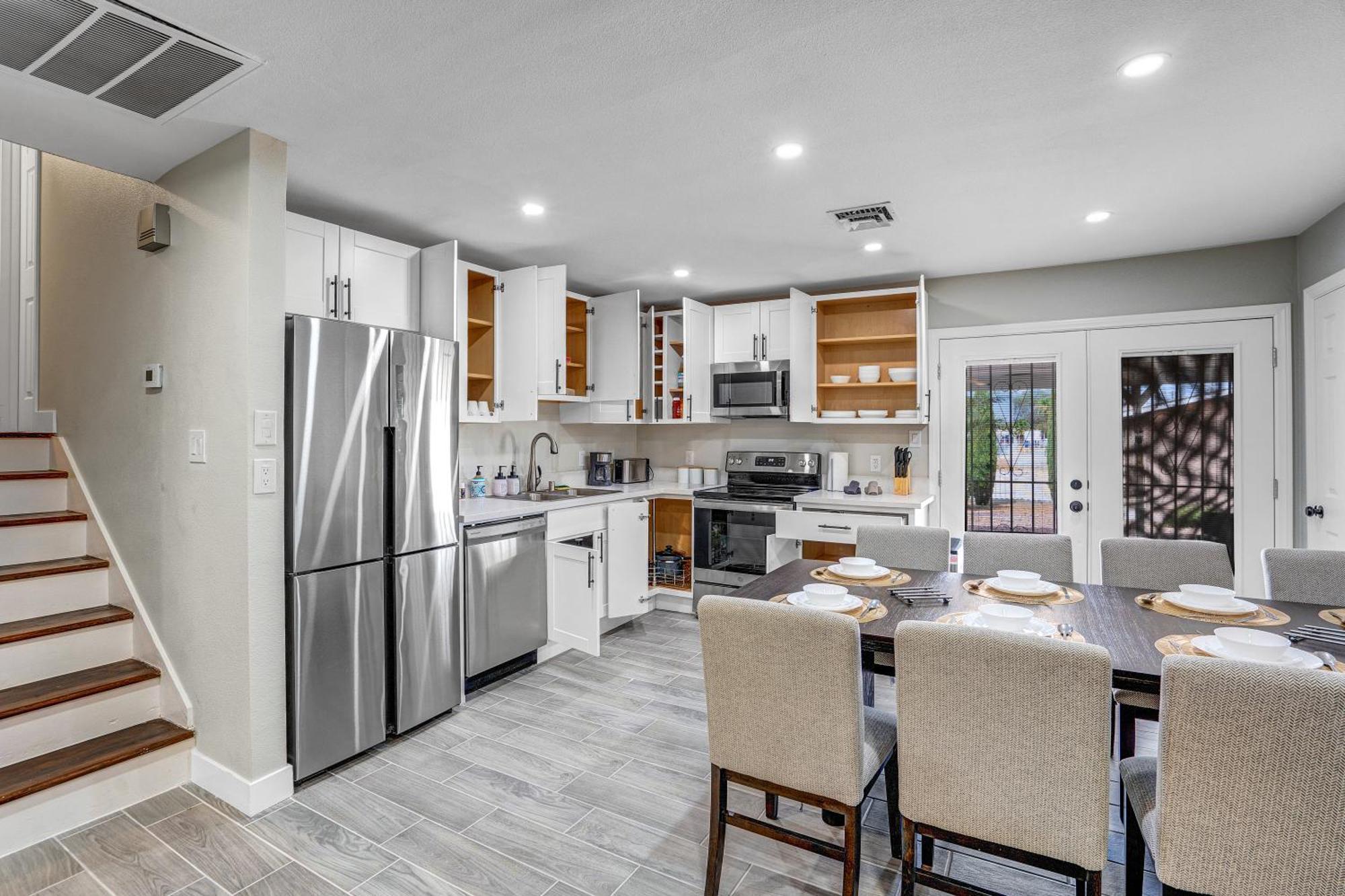 Family Reunion, Remodeled, King Beds, X-box, Desks Ferienhaus Las Vegas