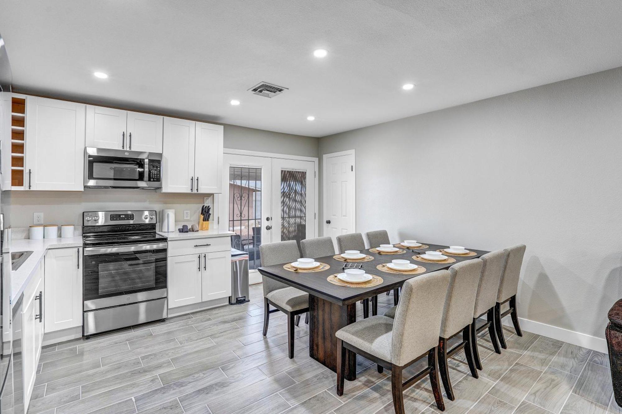 Ferienhaus Family Reunion, Remodeled, King Beds, X-box, Desks Las Vegas