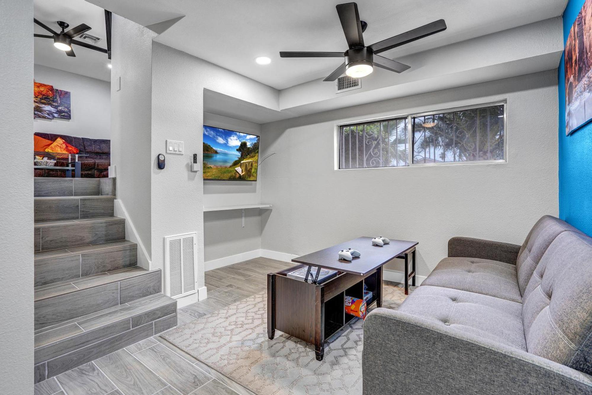 Family Reunion, Remodeled, King Beds, X-box, Desks Ferienhaus Las Vegas