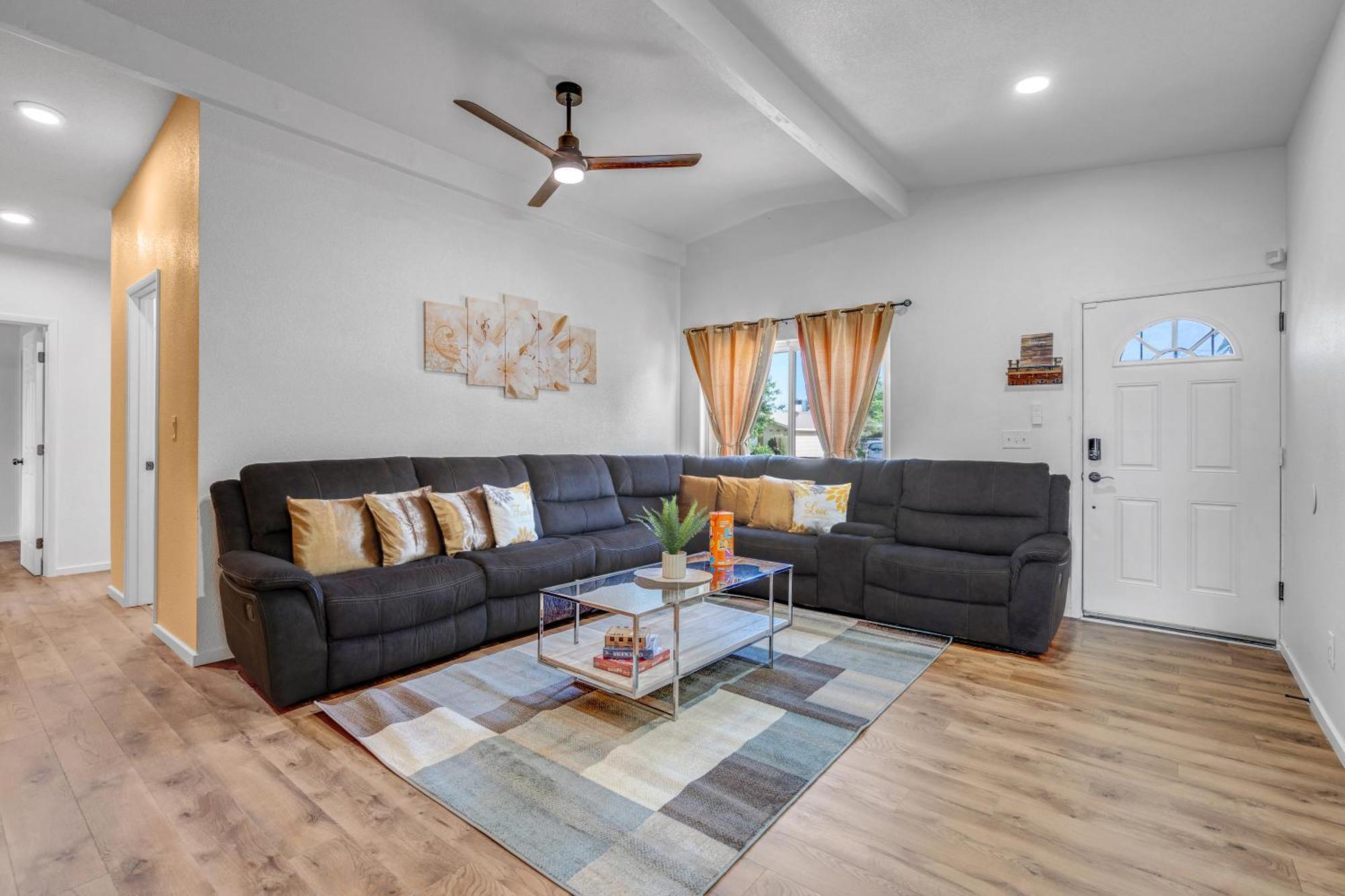 Spacious Remodeled Retreat Haven Las Vegas