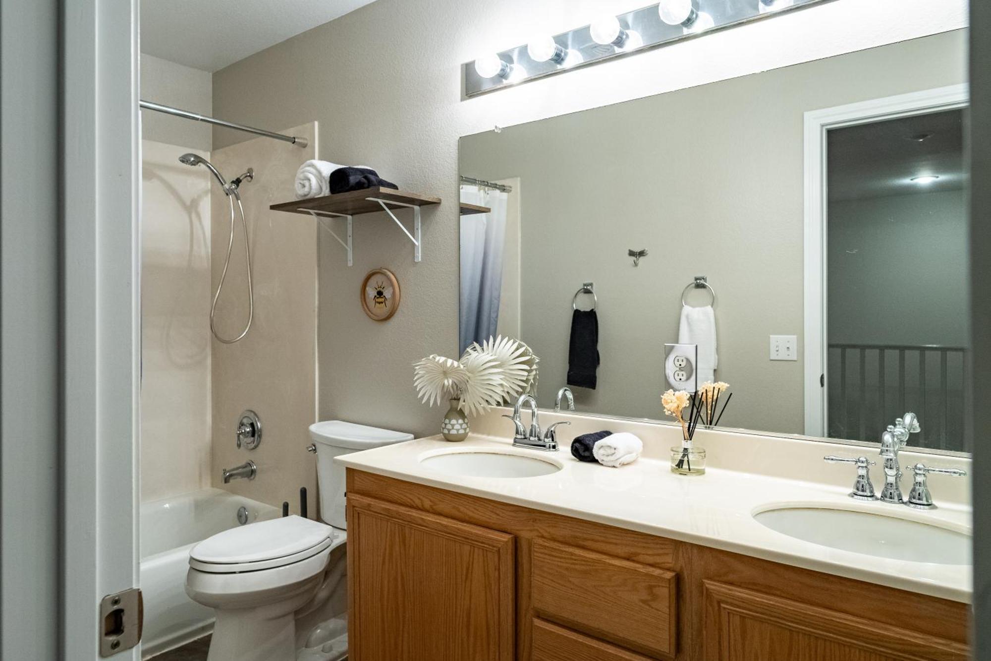 5br 3ba Family Friendly Entire W Pool, Spa, Games, Tvs, And