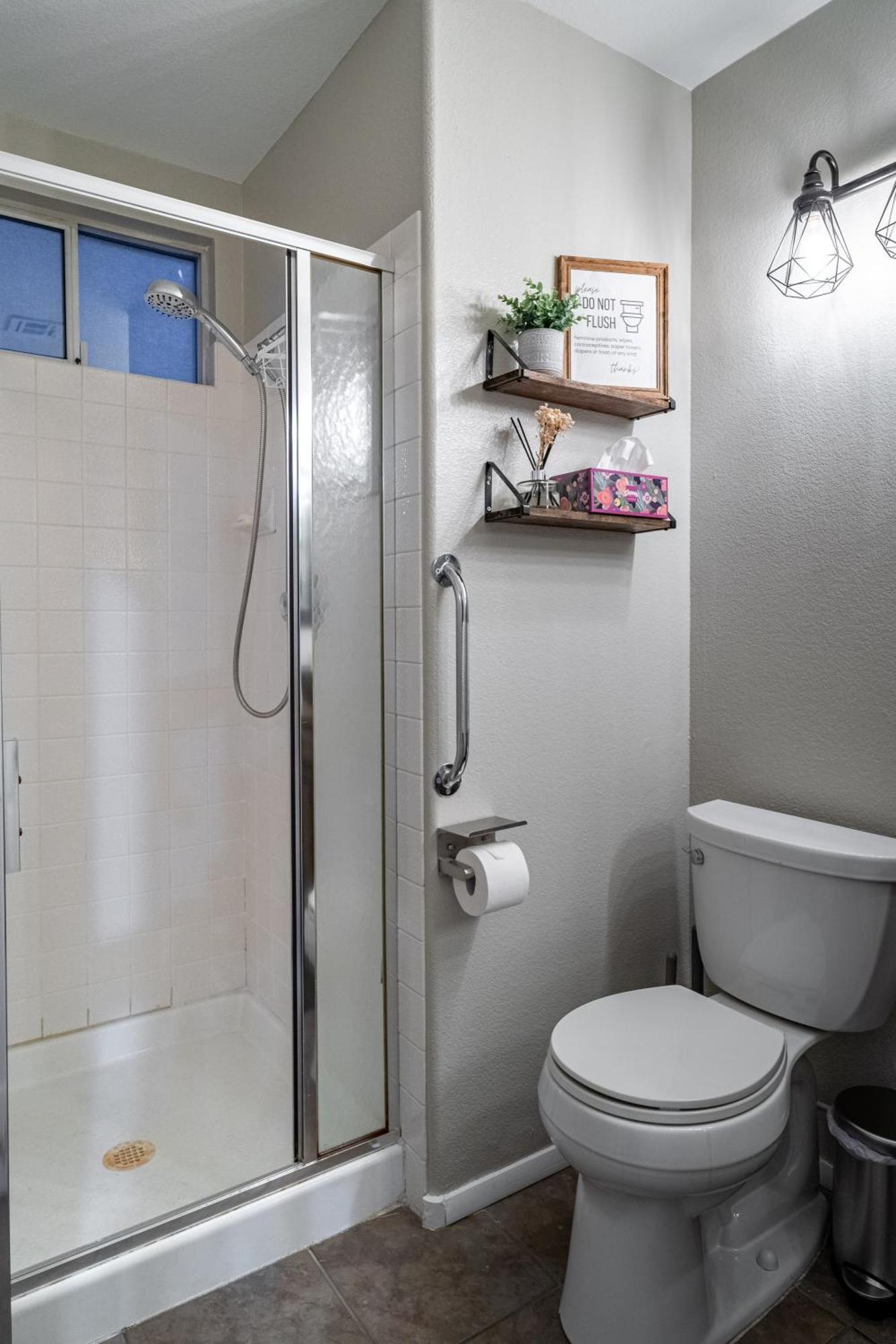 5br 3ba Family Friendly Entire W Pool, Spa, Games, Tvs, And *