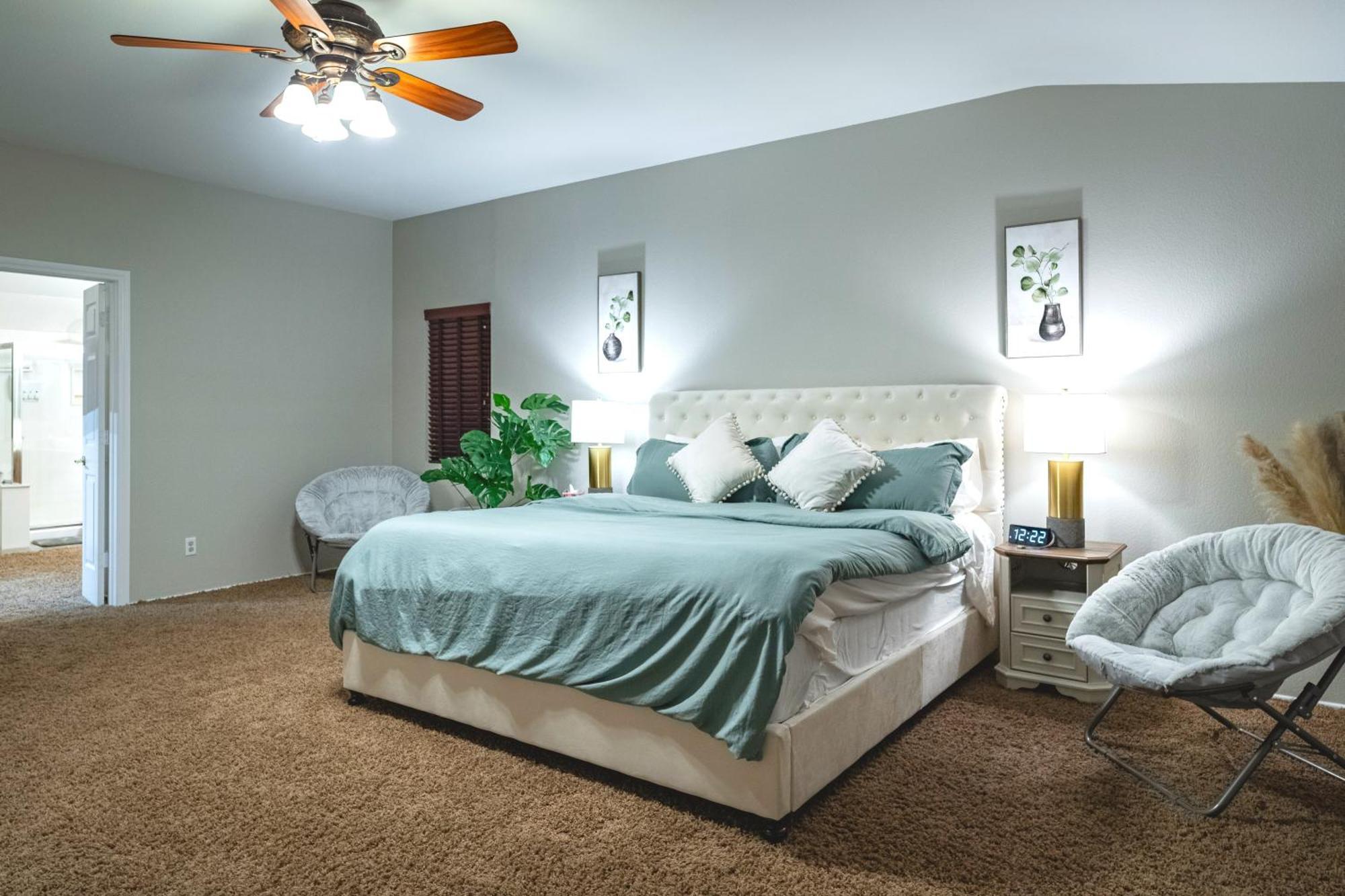 5br 3ba Family Friendly Entire W Pool, Spa, Games, Tvs, And * Las Vegas