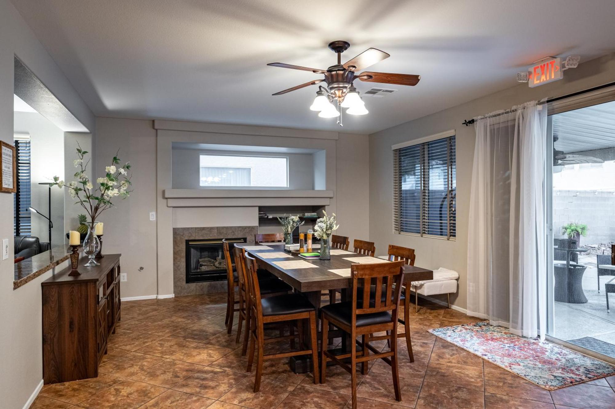 5br 3ba Family Friendly Entire W Pool, Spa, Games, Tvs, And *