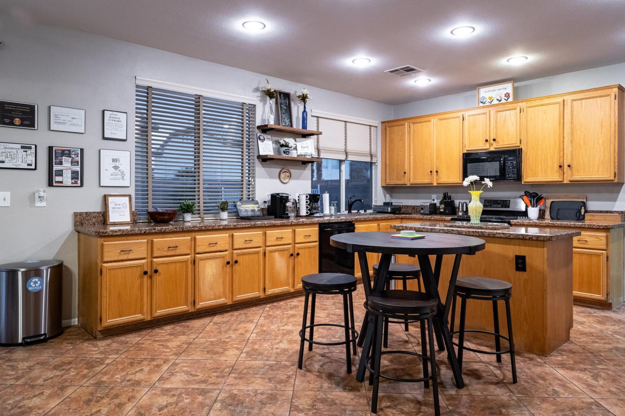 Villa 5br 3ba Family Friendly Entire W Pool, Spa, Games, Tvs, And