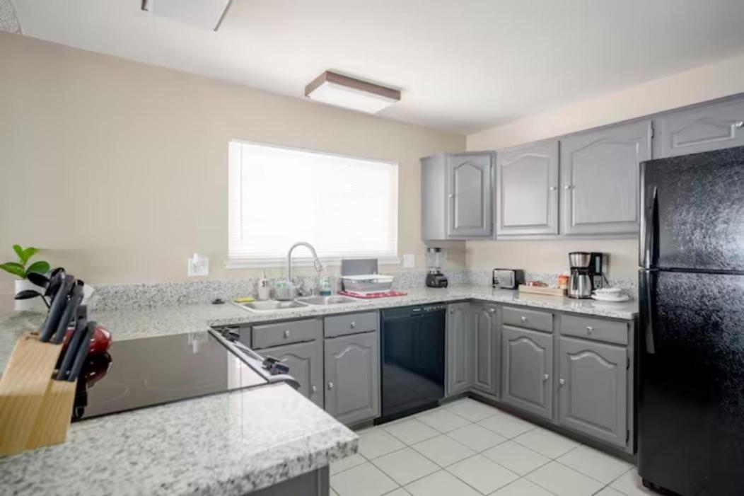 Holiday home Pool 4 Bedroom 2 Bath Close To Strip *