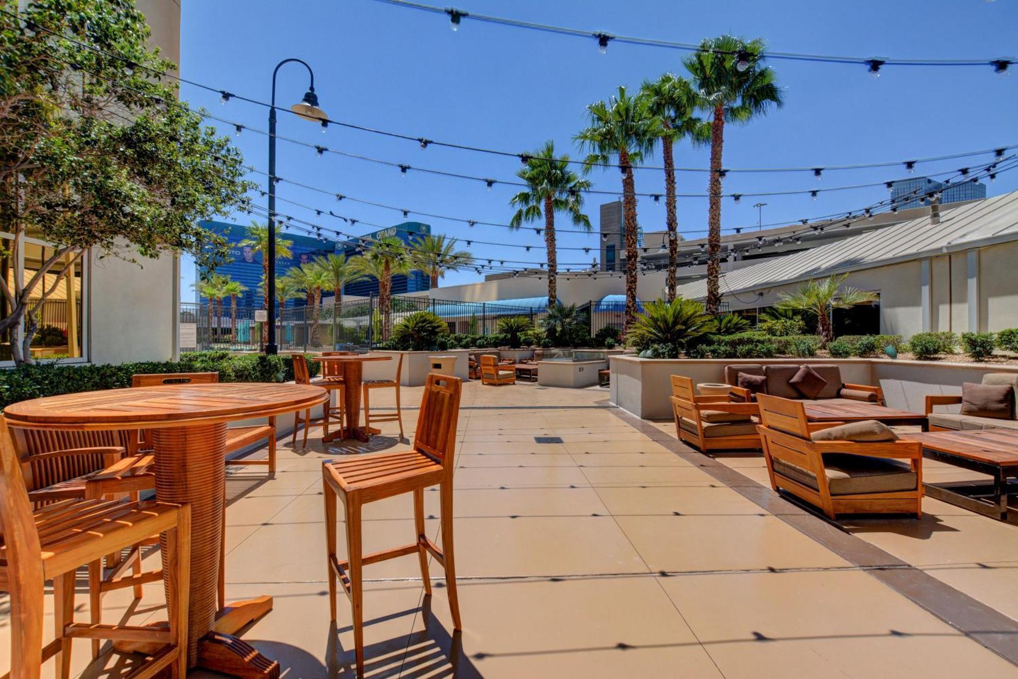 Luxe 1br 2bth Mgm Signature Balcony Aparthotel Las Vegas