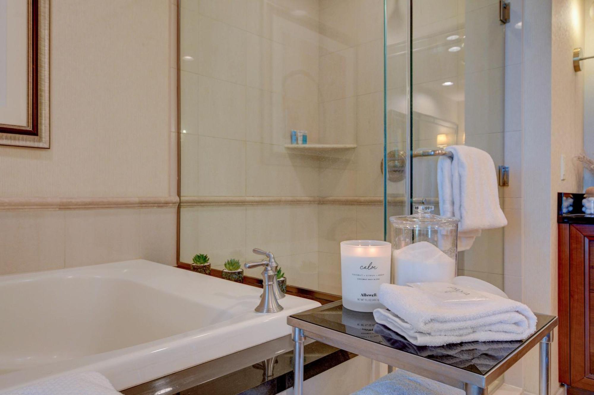 Luxe 1br 2bth Mgm Signature Balcony Aparthotel Las Vegas