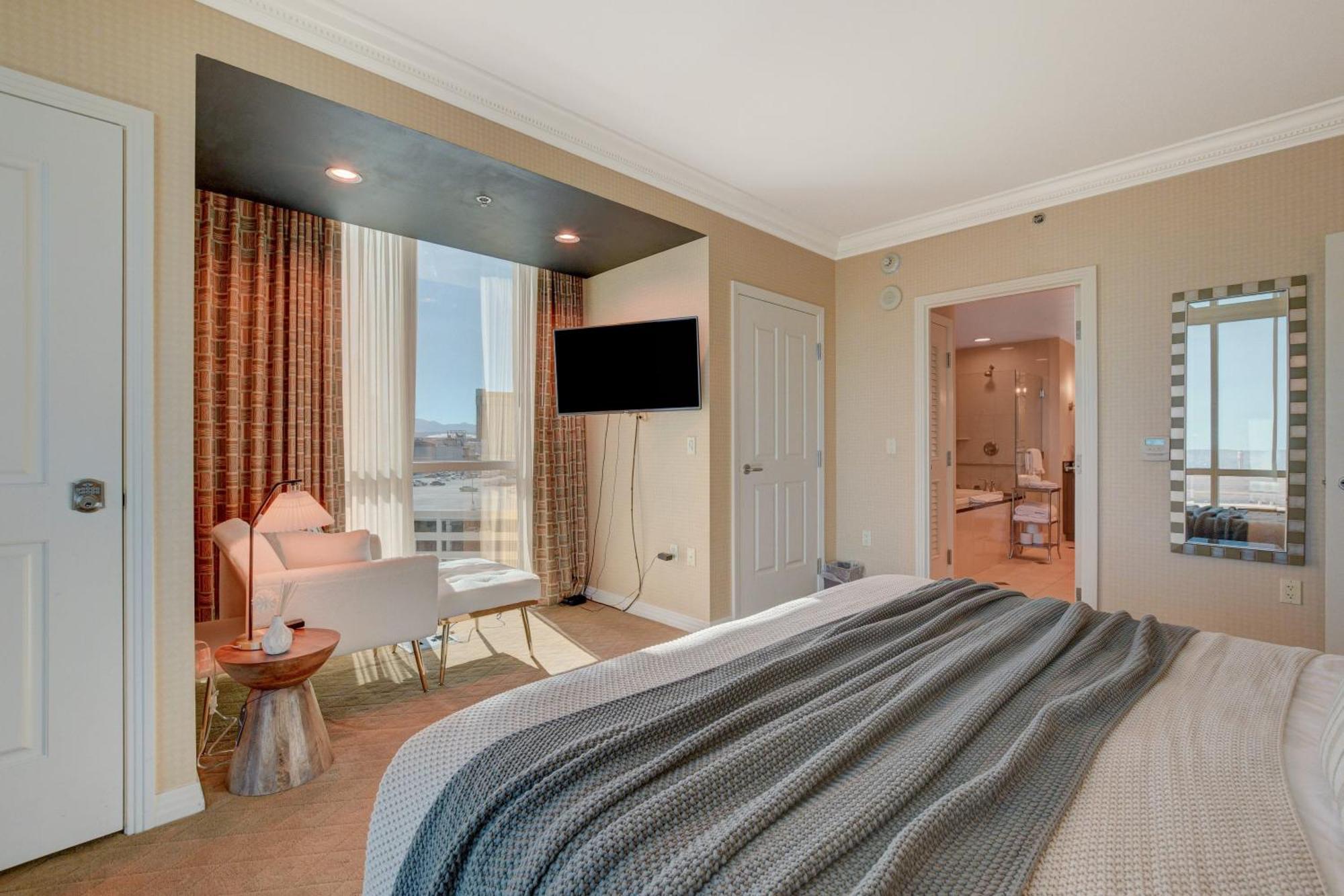 Luxe 1br 2bth Mgm Signature Balcony Aparthotel Las Vegas